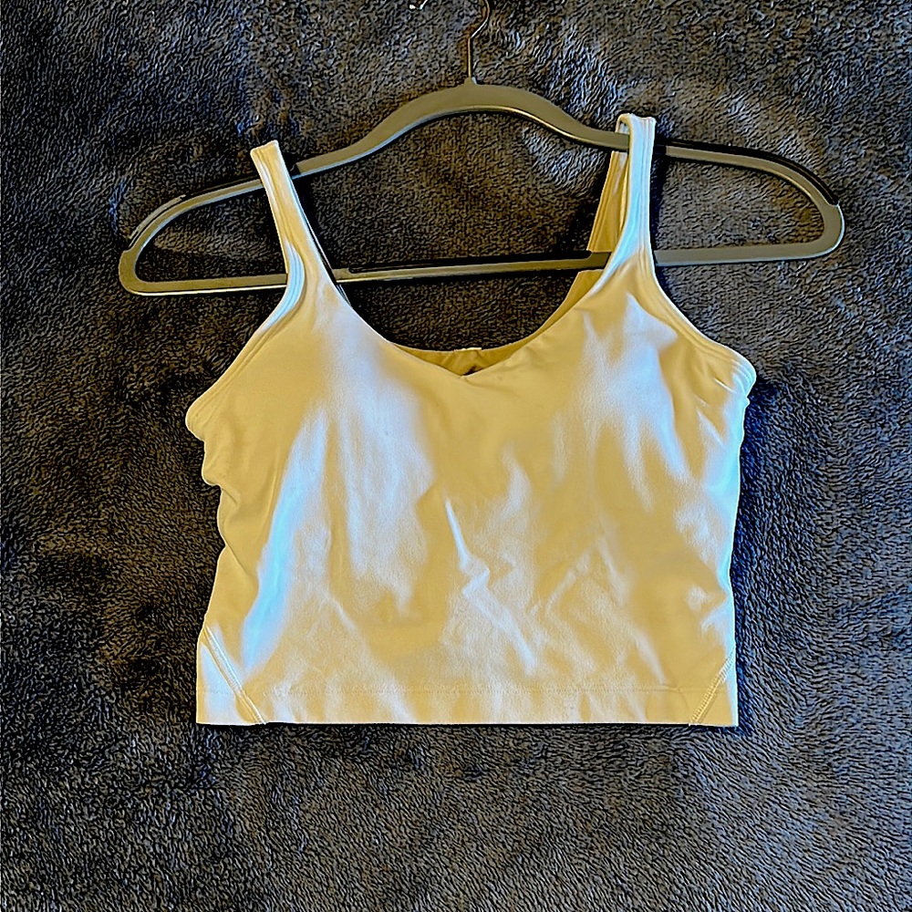 Is Lululemon hardly worn size 6
